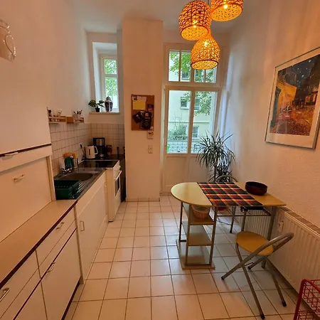 Geraeumiges 2-raum-apartment Mit Loggia Leipzig