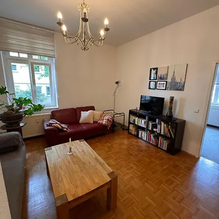 Geraeumiges 2-raum-apartment Mit Loggia Leipzig