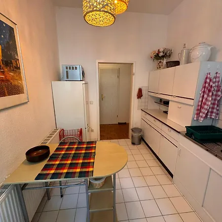 アパート Geraeumiges 2-raum-apartment Mit Loggia *