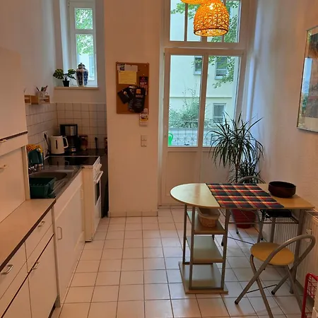 Geraeumiges 2-raum-apartment Mit Loggia Lägenhet Leipzig