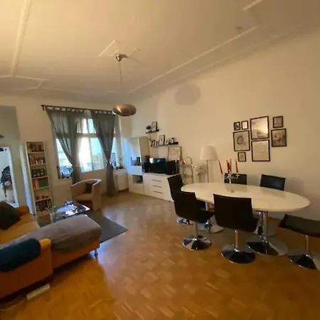 Lägenhet Geraeumiges 2-raum-apartment Mit Loggia Leipzig