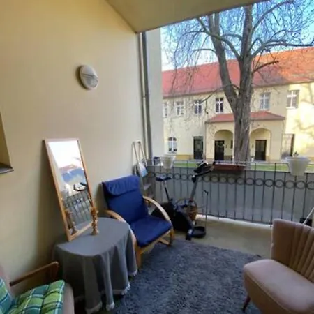 Geraeumiges 2-raum-apartment Mit Loggia Apartmán