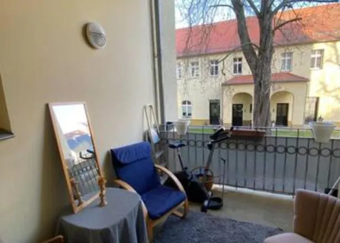 Geraeumiges 2-raum-apartment Mit Loggia Apartment